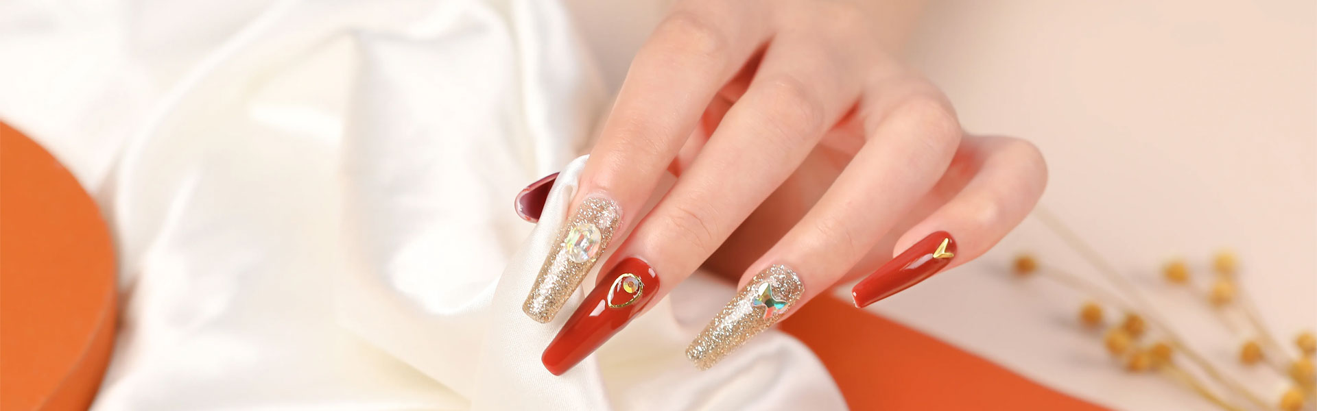 Зв’яжіться з нами